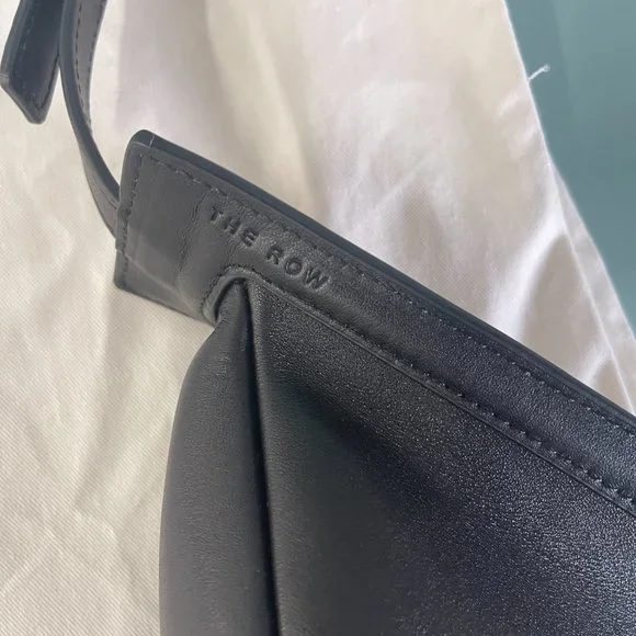 ROW Luxurious Grain Leather Casual Banana Bag - New - Picture 3 of 6